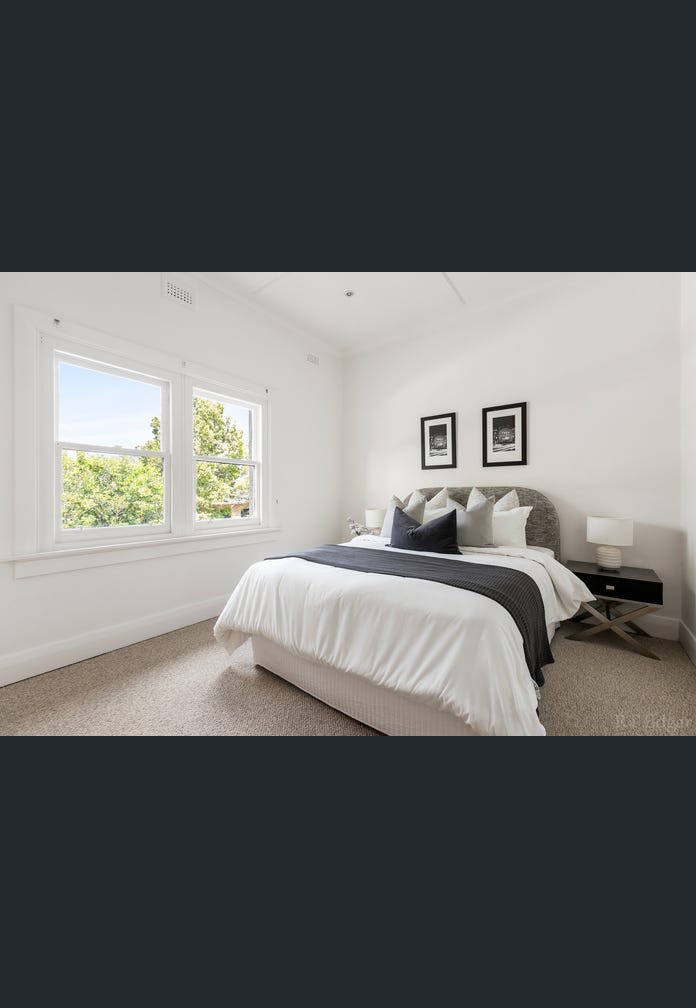 8 Warra Street, Toorak