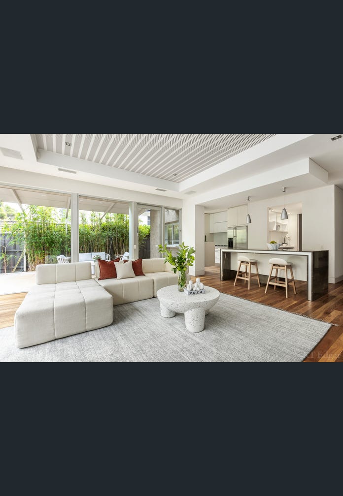 8 Warra Street, Toorak