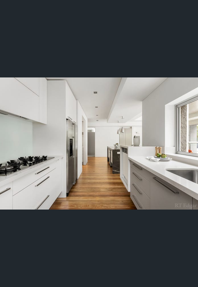 8 Warra Street, Toorak