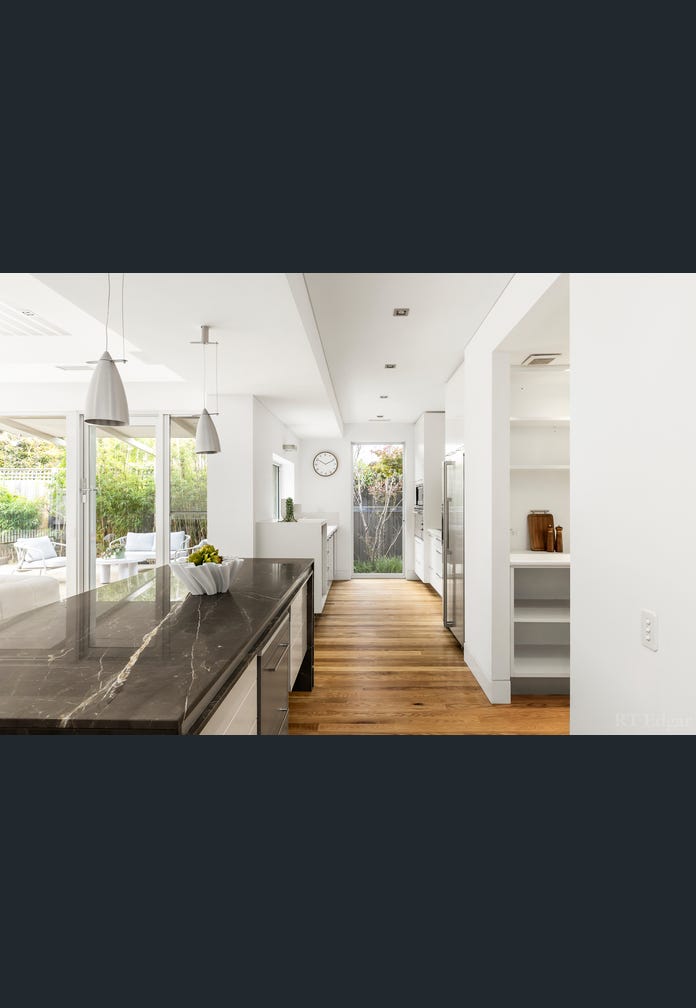 8 Warra Street, Toorak