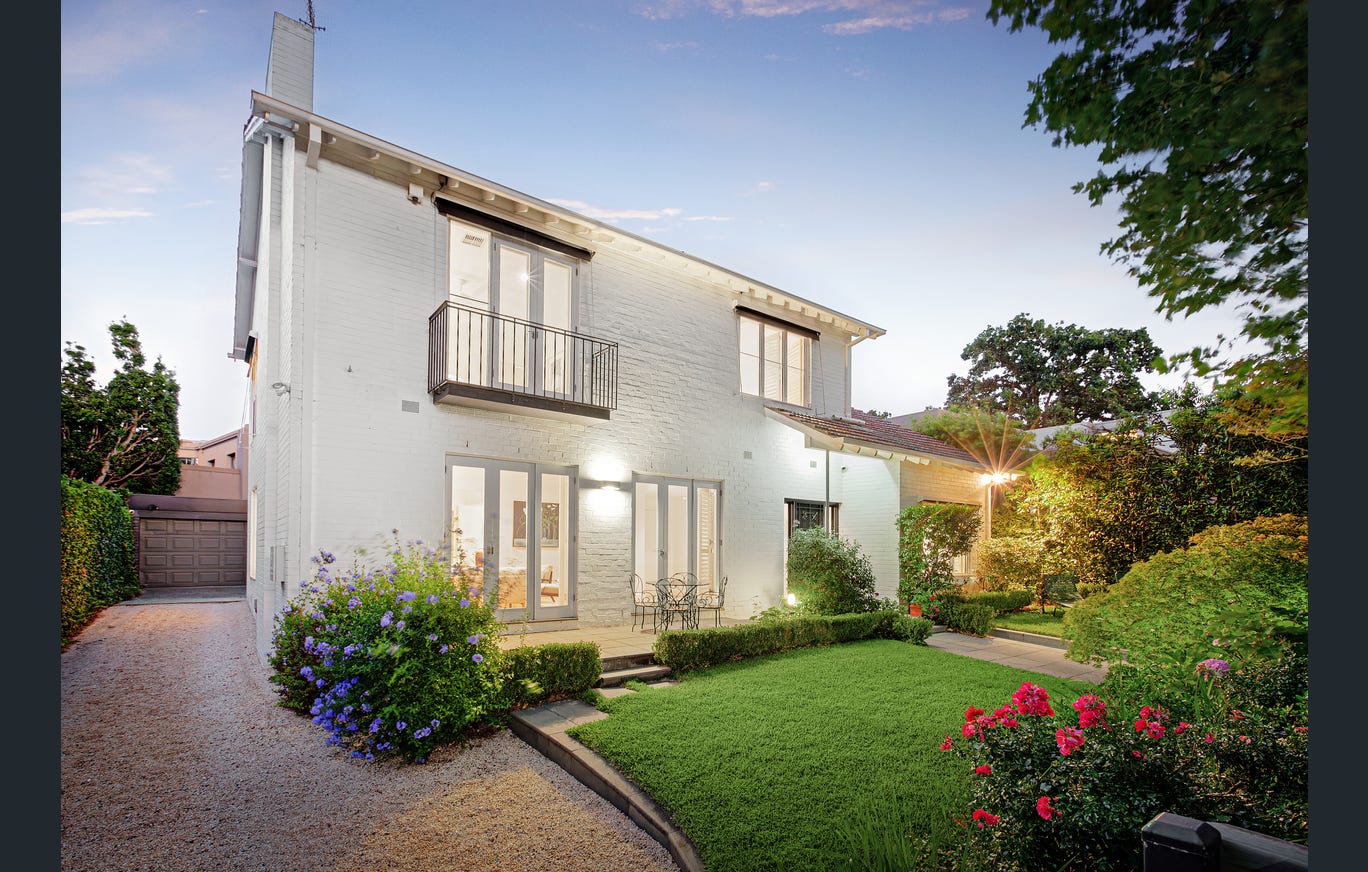 8 Woorigoleen Road, Toorak