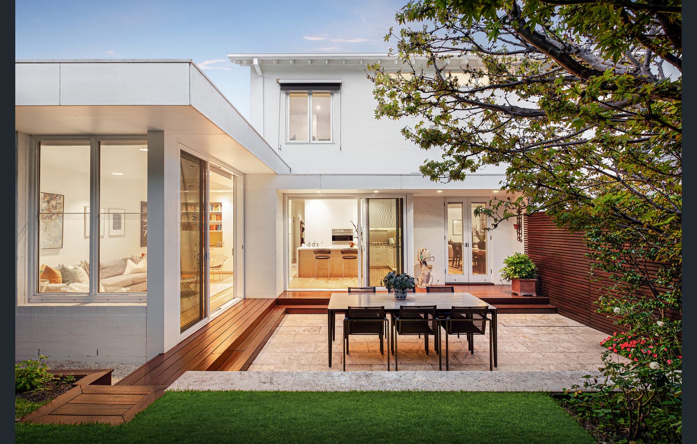 8 Woorigoleen Road, Toorak