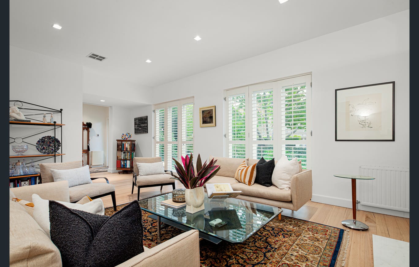 8 Woorigoleen Road, Toorak