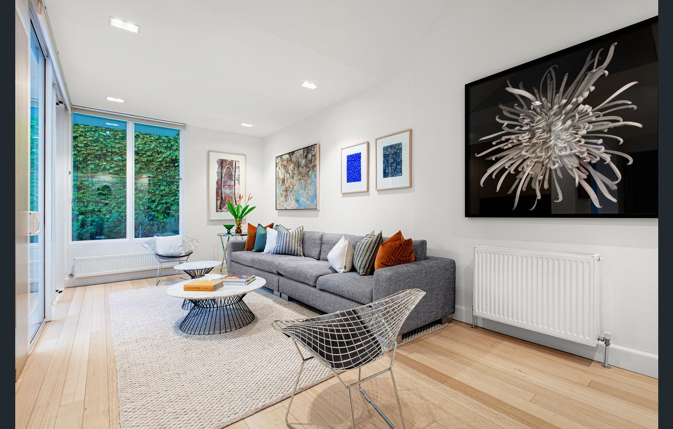 8 Woorigoleen Road, Toorak