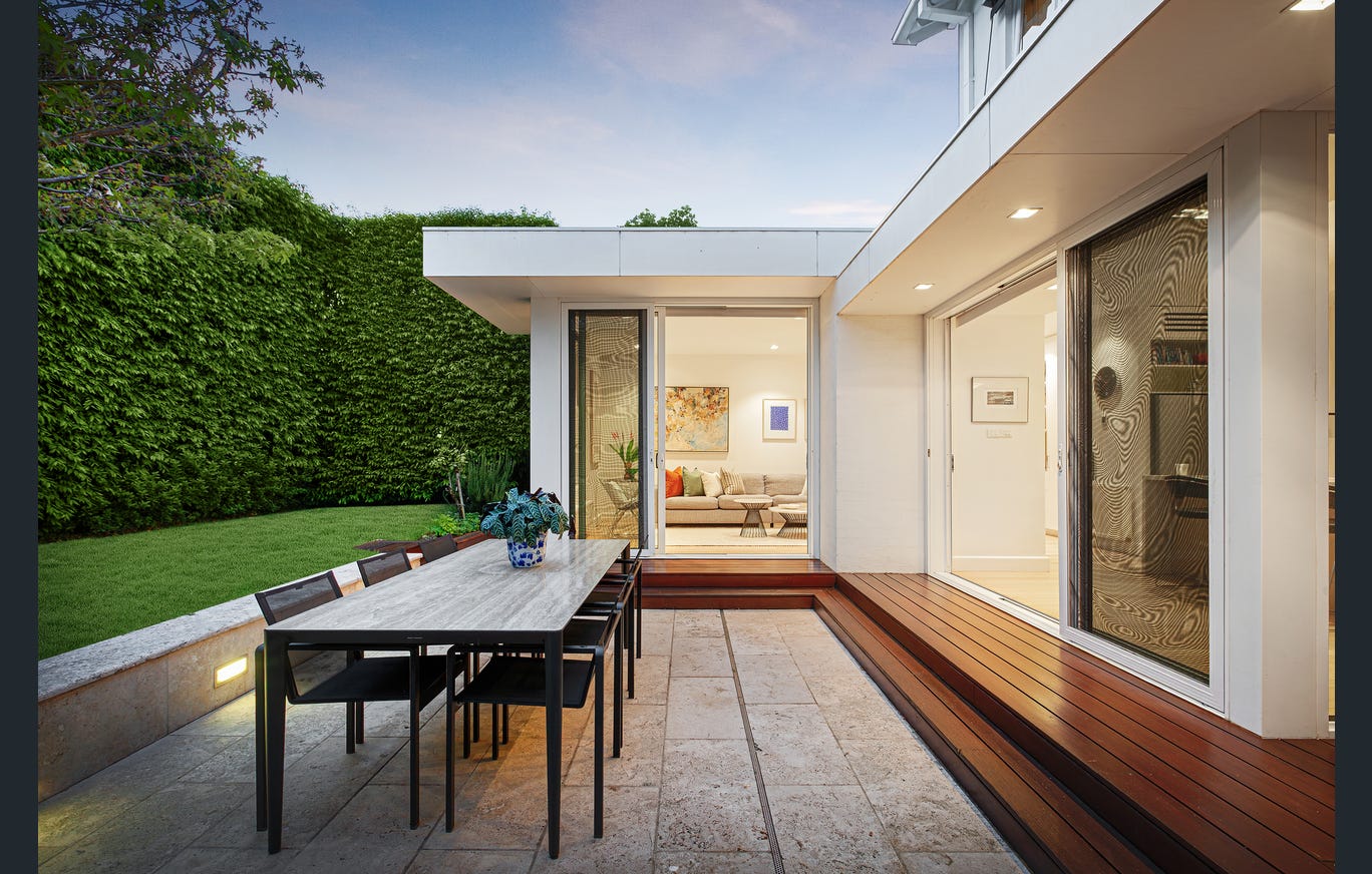 8 Woorigoleen Road, Toorak