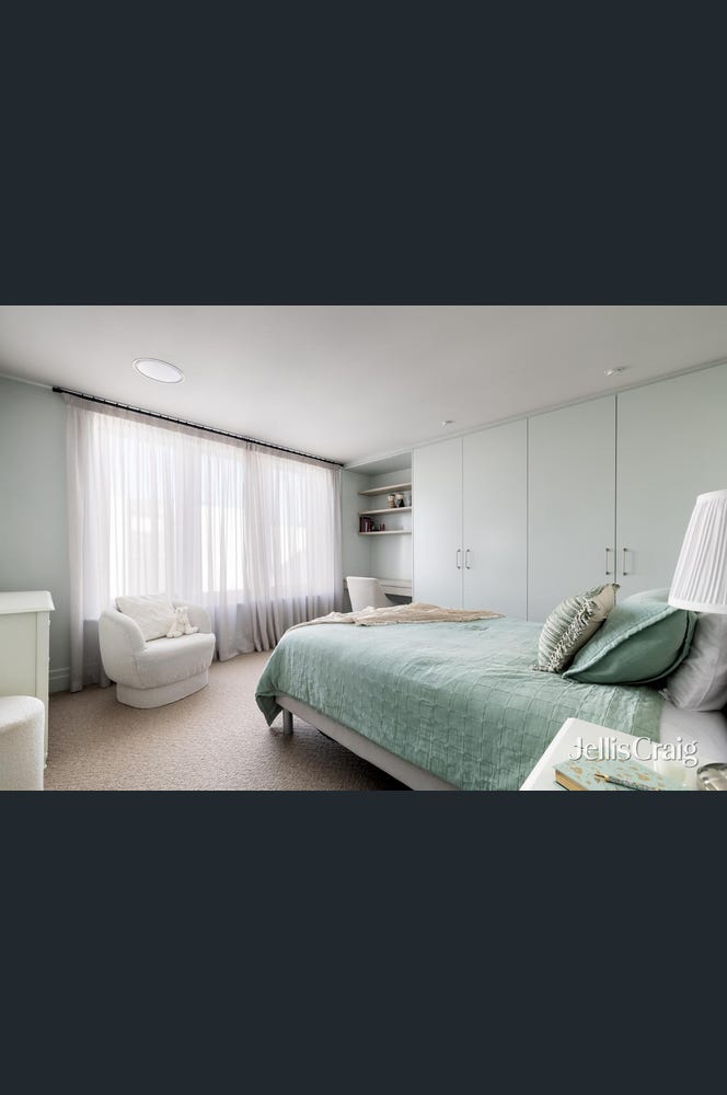 92 Parkhill Road, Kew