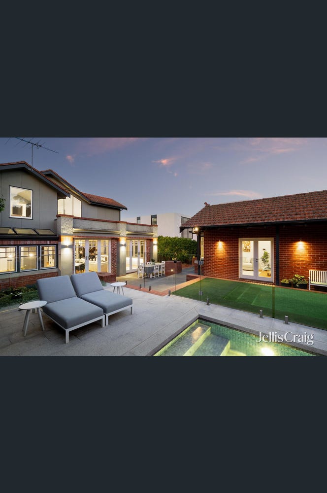 92 Parkhill Road, Kew