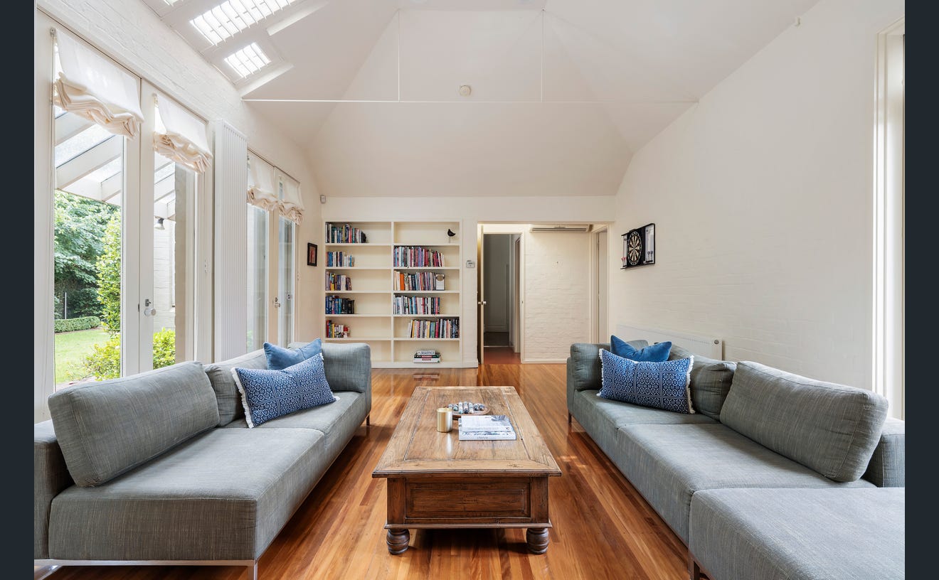 9 Bates Street, Malvern East