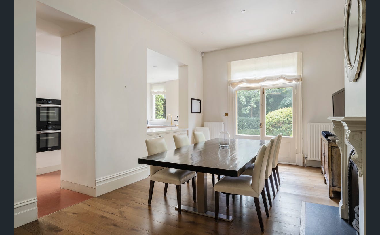 9 Bates Street, Malvern East