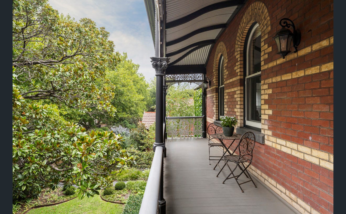 9 Bates Street, Malvern East