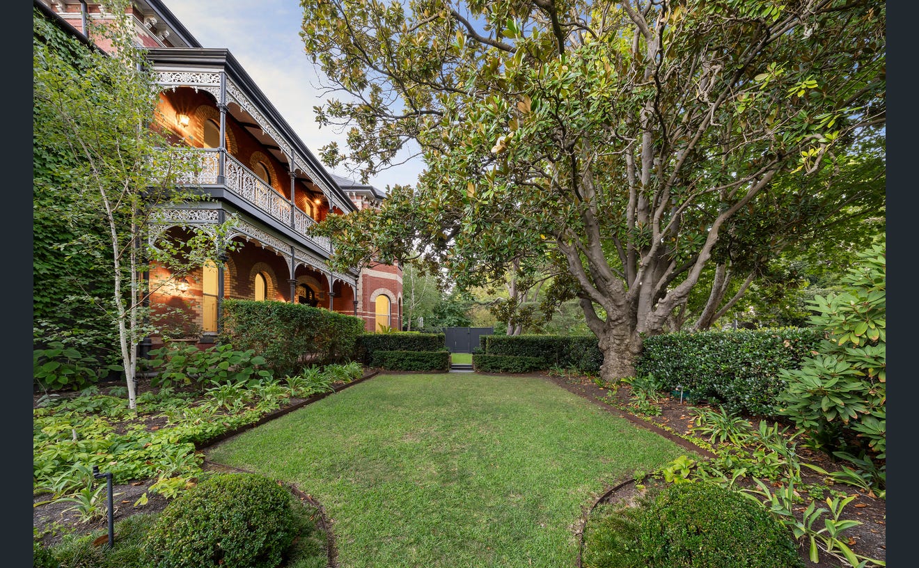 9 Bates Street, Malvern East
