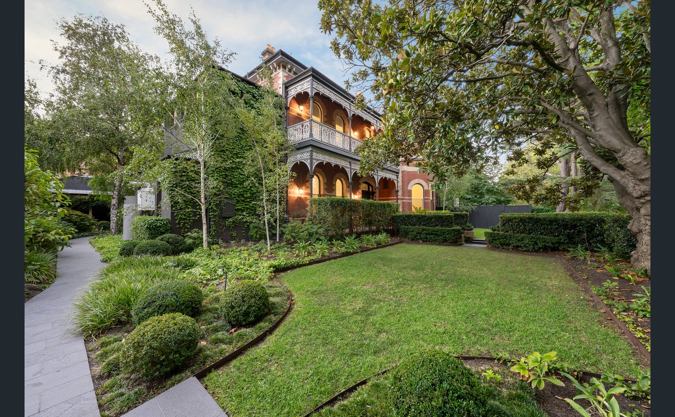 9 Bates Street, Malvern East