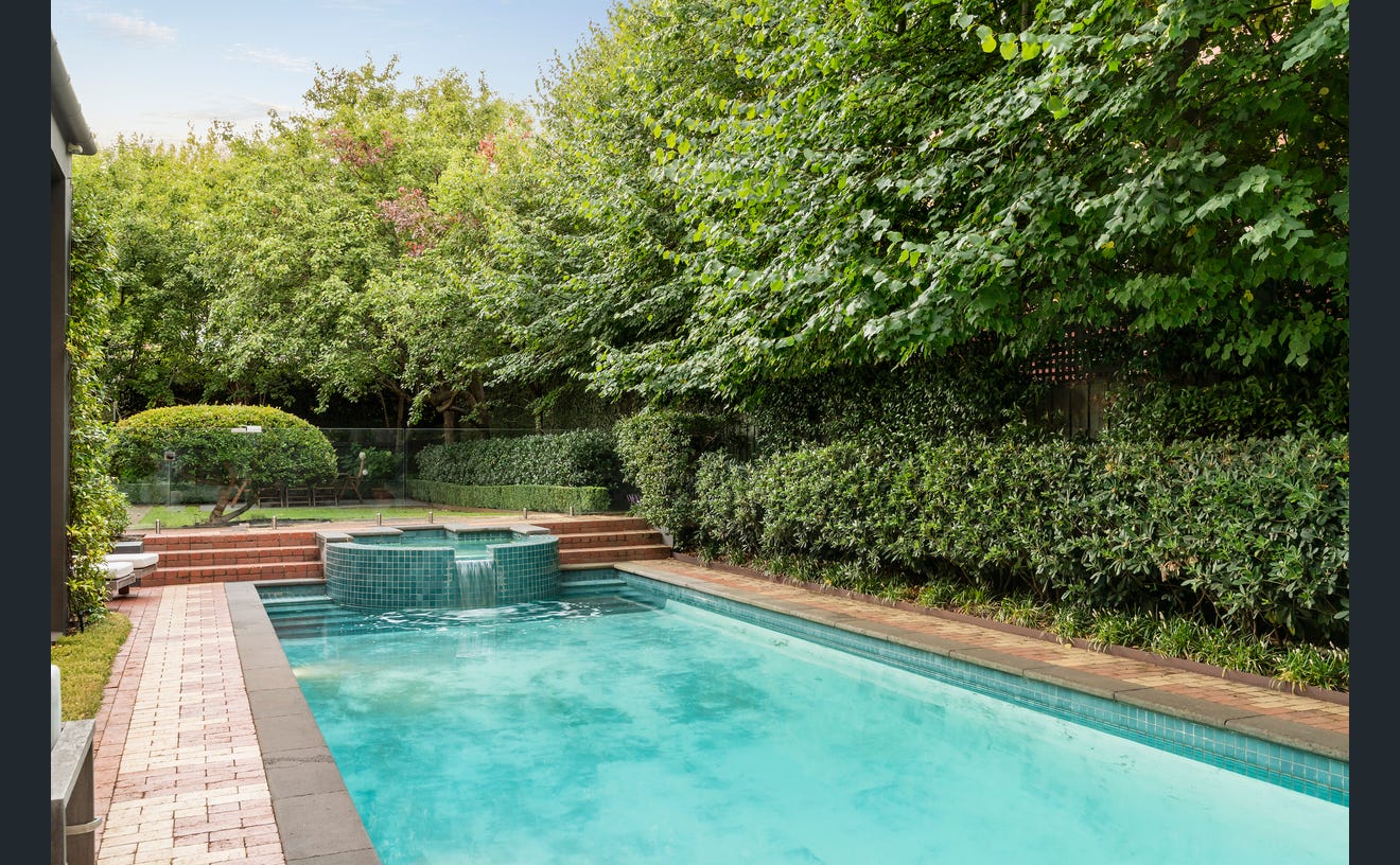9 Bates Street, Malvern East