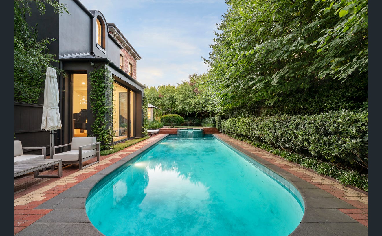 9 Bates Street, Malvern East