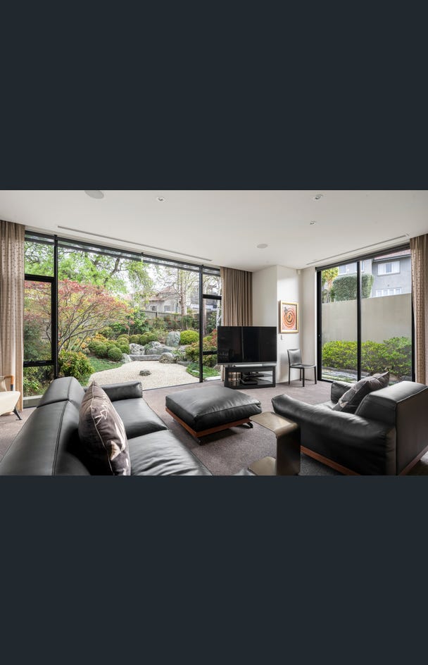 9 Winifred Crescent, Toorak