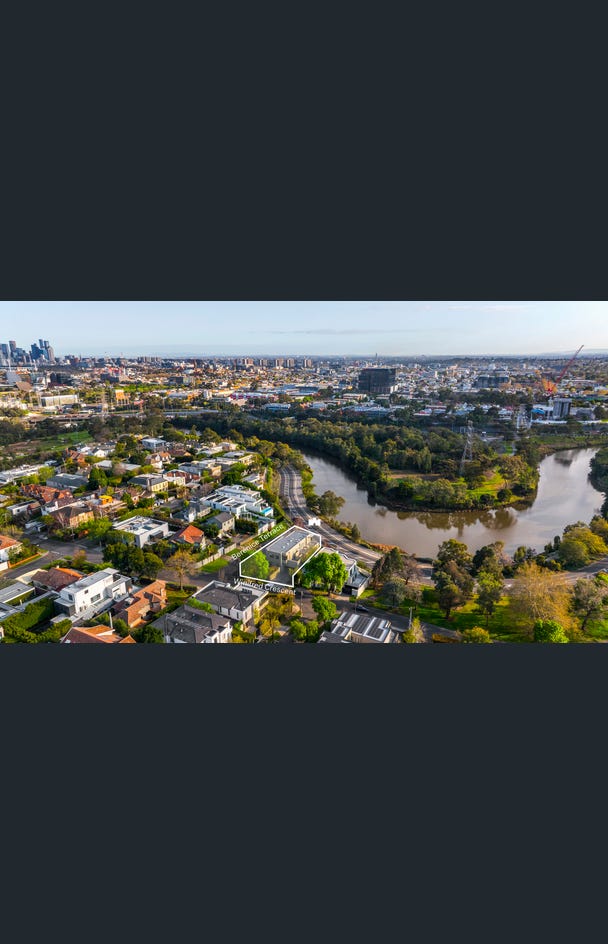 9 Winifred Crescent, Toorak
